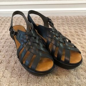 Bare Traps Dayna Wedge Black Sandal-Size 7.5